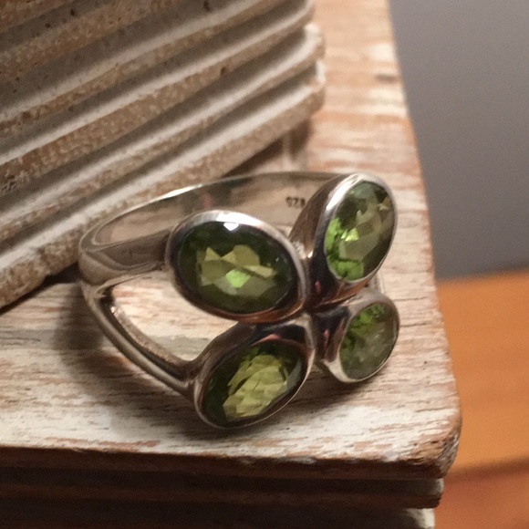 Peridot Arya Ring 🌿 - Picture 2 of 8